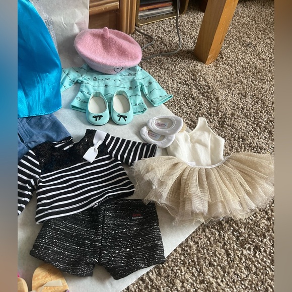 3 American Girl Dolls with accessories - Picture 11 of 16